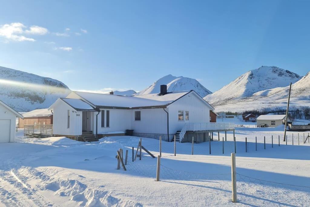 Arctic Lodge Tromvik With Jacuzzi 트롬쇠 외부 사진