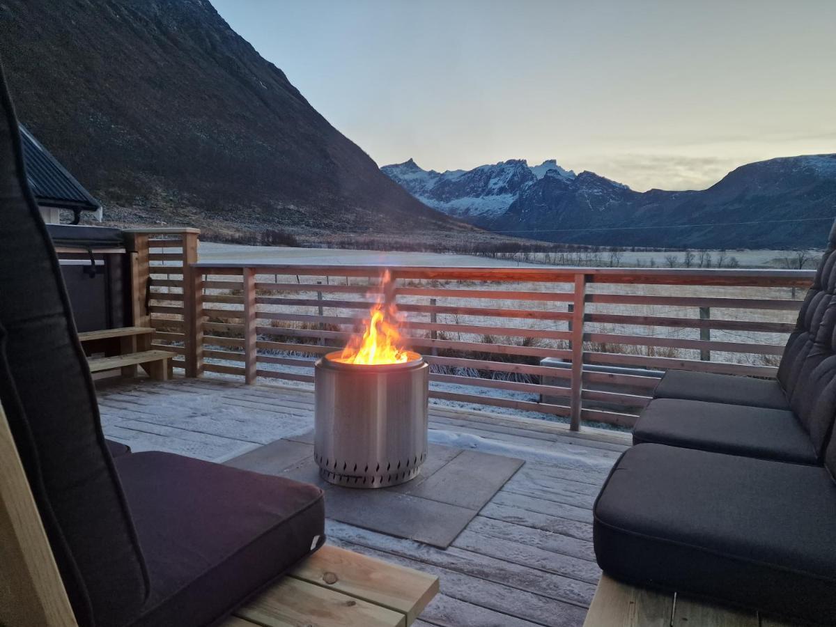 Arctic Lodge Tromvik With Jacuzzi 트롬쇠 외부 사진